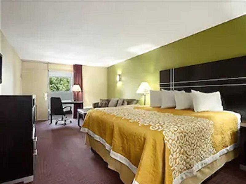Days Inn Oil City Conference Center Exteriör bild