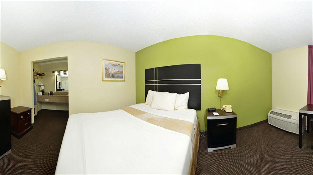 Days Inn Oil City Conference Center Exteriör bild