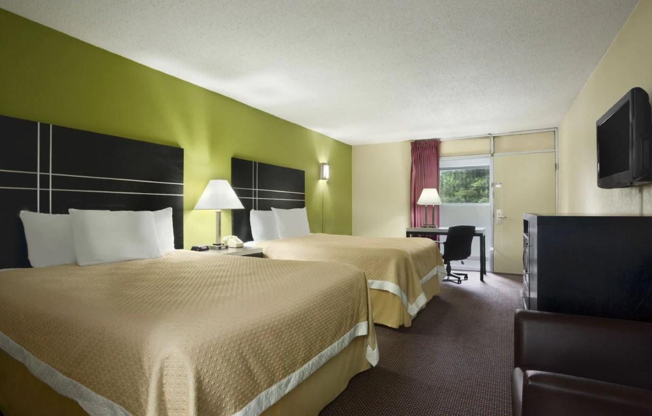 Days Inn Oil City Conference Center Exteriör bild